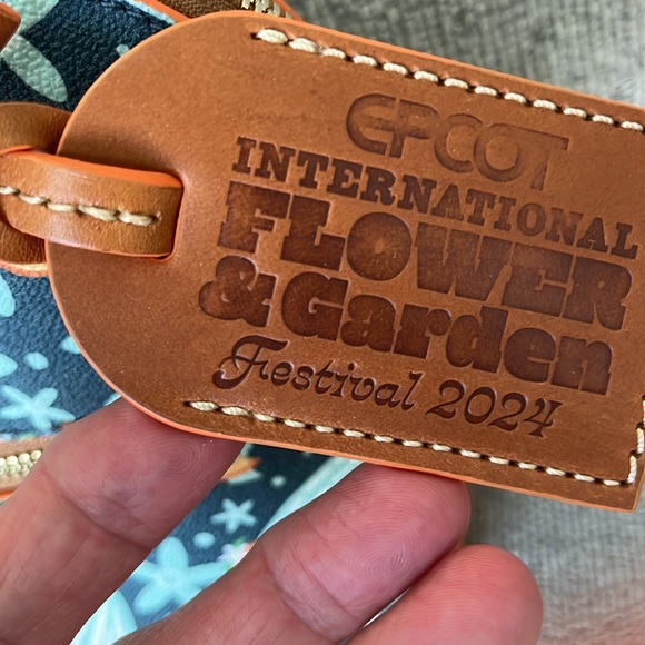 Dooney & Bourke Epcot Flower and Garden Bag NWT - Picture 2 of 6